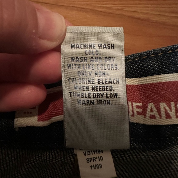 Like New! Gap denim skirt. Size 6 - Picture 8 of 9